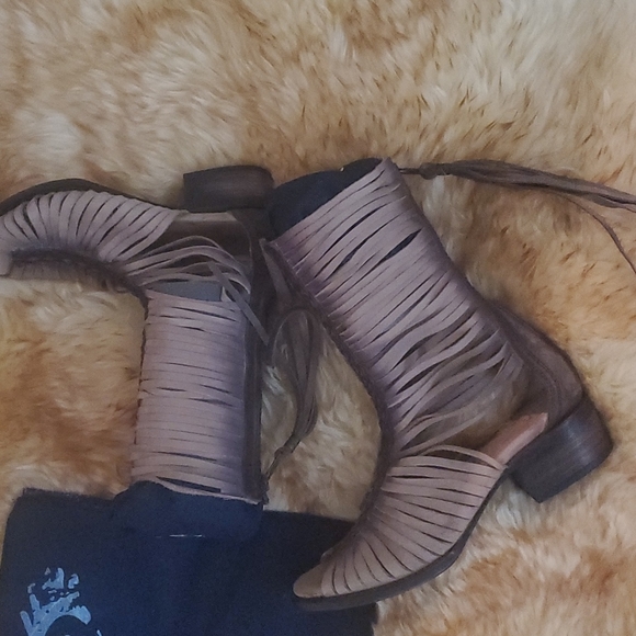 Freebird Steven by "India" Fringe Peeptoe Boots - Picture 3 of 12